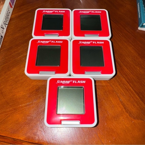 SCRABBLE FLASH ELECTRONICS GAME Retro fun with friends and family - Picture 3 of 6